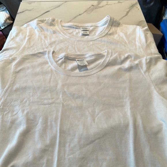 Set of 2 Gildan white cotton short sleeve tees, large - Picture 2 of 5